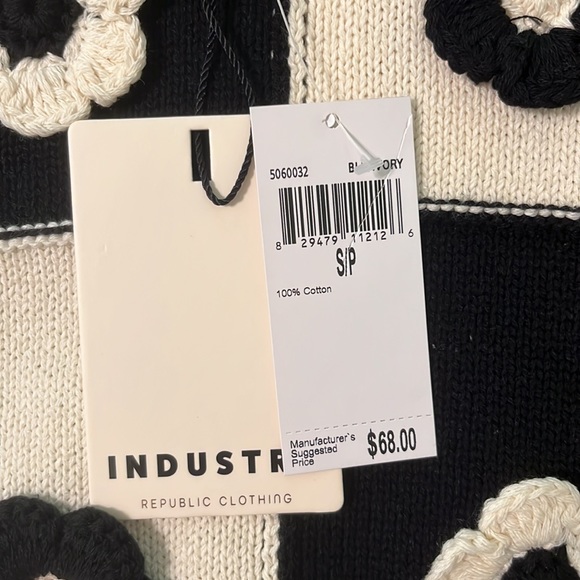 INDUSTRY REPUBLIC CLOTHING - NWT Size Small - Black & Ivory Crochet Knit Flowers - Picture 5 of 9